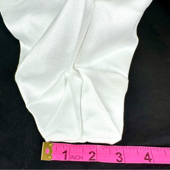 CHANEL Dustbag with scarf and Camilla bag charm keychain - Picture 7 of 7